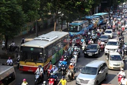 Từ 0 h ngày 8/5, vận tải hành khách trong nước hoạt động trở lại bình thường