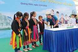 Dịch COVID-19: Vinamilk ủng hộ 10 tỷ đồng mua thiết bị y tế giúp phát hiện nhanh dịch