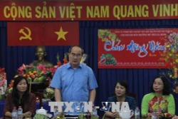 Bí thư Thành ủy Thành phố Hồ Chí Minh Nguyễn Thiện Nhân chúc Tết công nhân môi trường đô thị