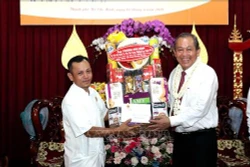 Phó Thủ tướng Thường trực Trương Hòa Bình thăm, chúc mừng chư Tăng, Phật tử Nam tông và đồng bào Khmer tại Thành phố Hồ Chí Minh