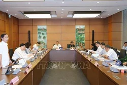 Bên lề Kỳ họp thứ 8, Quốc hội khóa XIV: Tăng lương là đầu tư cho phát triển
