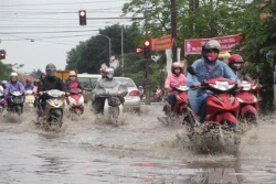 Thời tiết ngày 23/5: Miền Bắc cảnh báo sạt lở đất ở vùng núi, miền Nam nguy cơ mưa to ngập úng