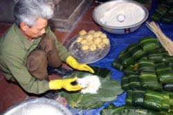 Bánh chưng - Chiếc bánh mang hồn Tết Việt