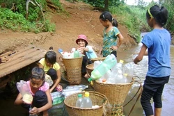 Người đưa nước sạch về buôn