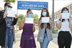 Dịch COVID-19: Ba bệnh nhân nặng có tiến triển tốt, 53 bệnh nhân có kết quả âm tính từ 2-4 lần với virus SARS-CoV-2