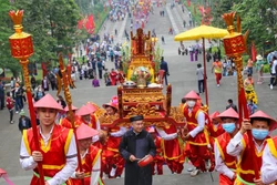 Đoàn rước kiệu của xã Hy Cương, thành phố Việt Trì. Ảnh: Tuấn Đức - TTXVN 