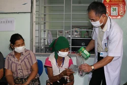 Các cơ sở y tế tuyến xã thuộc tỉnh Gia Lai thường xuyên có các chương trình chăm sóc sức khỏe cho người dân khu vực biên giới. Ảnh: Hồng Điệp - TTXVN 