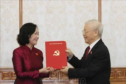 Tổng Bí thư Nguyễn Phú Trọng trao quyết định phân công Trưởng ban Tổ chức Trung ương và Trưởng ban Dân vận Trung ương