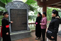 Du khách tham quan chùa Sùng Khánh, xã Đạo Đức, huyện Vị Xuyên (Hà Giang). Ảnh: Minh Tâm-TTXVN 