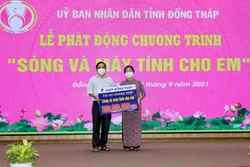 VNPT Đồng Tháp hỗ trợ 300 triệu đồng cho Chương trình Sóng và máy tính cho em. Nguồn: giaoducthoidai.vn
