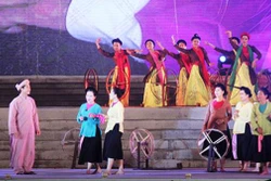 Hiện nay, trên địa bàn hai tỉnh Nghệ An và Hà Tĩnh, ở đâu cũng có người biết thực hành Ví, Giặm. Ảnh : thegioidisan.vn