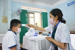 Tổ chức tiêm vaccine phòng COVID-19 cho trẻ em sau lễ phát động. Ảnh: Tuấn Anh – TTXVN