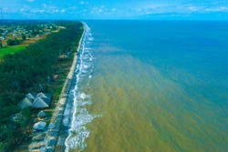 Bãi biển Ba Động thơ mộng đã được người Pháp khám phá từ những năm đầu thế kỷ XX. Ảnh: thamhiemmekong.com