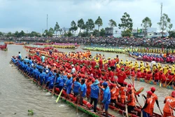 Giải đua ghe Ngo Khu vực ĐBSCL lần thứ V-2022 t. Ảnh: Trung Hiếu - TTXVN 