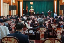 Tổ công tác của Bộ Y tế họp khẩn với tỉnh Hải Dương. Ảnh: Mạnh Minh - TTXVN