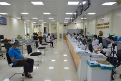Hoạt động tại Trung tâm Kiểm soát Thủ tục hành chính và Phục vụ hành chính công tỉnh Đồng Tháp đạt hiệu quả cao. Ảnh: Nhựt An - TTXVN 