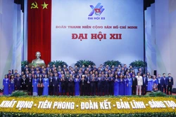Tổng Bí thư Nguyễn Phú Trọng cùng các đồng chí lãnh đạo Đảng, Nhà nước chụp ảnh lưu niệm với Đoàn Chủ tịch và các trưởng đoàn đại biểu dự đại hội. Ảnh: Lâm Khánh-TTXVN 