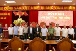Ban Chỉ đạo phòng, chống tham nhũng, tiêu cực tỉnh Gia Lai ra mắt tại Hội nghị lần thứ 8 Ban Chấp hành Đảng bộ tỉnh khóa XVI (mở rộng). Ảnh: Quang Thái- TTXVN 