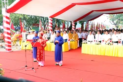 Tuyên đọc văn tế tưởng niệm Hưng Đạo đại vương Trần Quốc Tuấn. Ảnh: Mạnh Tú - TTXVN 