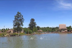 Làng du lịch cộng đồng Kon Trang Long Loi. Ảnh: Dư Toán – TTXVN