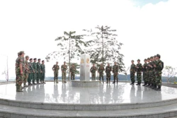 Lực lượng Biên phòng tỉnh Kon Tum phối hợp với lực lượng bảo vệ biên giới của Lào, Campuchia tuần tra, kiểm soát, đảm bảo an ninh tại khu vực ngã ba biên giới thuộc xã Pờ Y (huyện Ngọc Hồi). Ảnh: Khoa Chương - TTXVN 