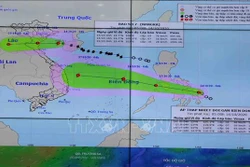Sơ đồ đường đi của bão số 7 và áp thấp nhiệt đới (ATNĐ) hình thành gần biển Đông. Ảnh: Vũ Sinh - TTXVN