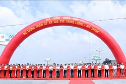 Thủ tướng Nguyễn Xuân Phúc phát lệnh khởi công và thông tuyến kỹ thuật các dự án cao tốc trọng điểm phía Nam