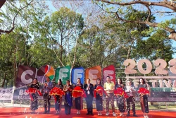  Khai trương điểm điểm check in trên tuyến đường đi bộ Phan Đình Giót, thành phố Buôn Ma Thuột trong thời gian diễn ra Lễ hội. Ảnh: Tuấn Anh – TTXVN 
