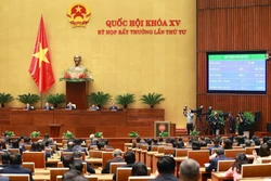 Quốc hội biểu quyết thông qua Chương trình Kỳ họp bất thường lần thứ 4, Quốc hội khóa XV. Ảnh: Dương Giang-TTXVN 