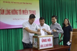 Khắp nơi trong cả nước ủng hộ đồng bào miền Trung bị lũ lụt . Ảnh: Hoàng Hùng - TTXVN