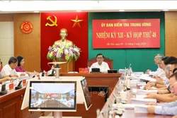 Đồng chí Trần Cẩm Tú, Bí thư Trung ương Đảng, Chủ nhiệm Uỷ ban Kiểm tra Trung ương chủ trì Kỳ họp. Ảnh: Văn Điệp – TTXVN