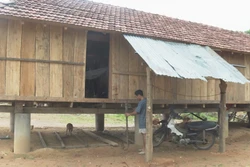 Ngôi nhà của một hộ nghèo vừa được hoàn thiện nhờ được hỗ trợ từ Đề án. Ảnh: Đinh Hương - TTXVN 
