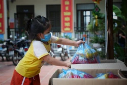Các cháu nhỏ tại khu cách ly Trường mầm non xã Việt Tiến, huyện Việt Yên (Bắc Giang). Ảnh: Danh Lam - TTXVN