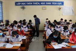 Học sinh lớp 12 Trường Trung học Cơ sở và Trung học Phổ thông Thạnh Tây học tập, ôn luyện chuẩn bị cho kỳ thi tốt nghiệp THPT. Ảnh: Lê Huy Hải - TTXVN 