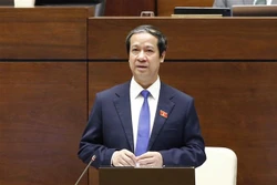 Bộ trưởng Bộ Giáo dục và Đào tạo Nguyễn Kim Sơn trả lời chất vấn. Ảnh: Doãn Tấn - TTXVN 