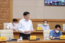 Bộ trưởng Bộ Y tế Nguyễn Thanh Long báo cáo tình hình dịch COVID-19. Ảnh: Dương Giang-TTXVN 
