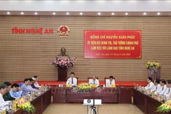 Thủ tướng Nguyễn Xuân Phúc làm việc với lãnh đạo chủ chốt tỉnh Nghệ An. Ảnh: Thống Nhất – TTXVN