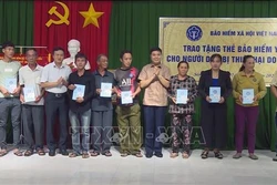 Trà Vinh hỗ trợ người thuộc hộ cận nghèo và nghèo đa chiều mua bảo hiểm y tế