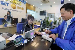 Ngân hàng Nhà nước định hướng mức tăng trưởng tín dụng năm 2021 tăng khoảng 12%. Ảnh: Trần Việt - TTXVN 