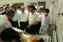 Phó Thủ tướng Chính phủ Trần Lưu Quang đến thăm hỏi, động viên hai cán bộ Công an xã Ea Ktur bị thương trong vụ nhóm người chưa xác định đầy đủ danh tính dùng súng tấn công trụ dùng súng tấn công trụ sở UBND xã Ea Tiêu và xã Ea Ktur (huyện Cư Kuin, Đắk Lắ
