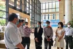 Đoàn kiểm tra công tác phòng chống dịch tại khách sạn Mường Thanh Luxury Nha Trang. Ảnh: Thanh Vân-TTXVN