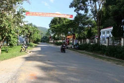 Tuyến đường trung tâm xã Bản Hon, huyện Tam Đường (Lai Châu) sẽ được giải tỏa để thực hiện dự án kết nối giao thông các tỉnh miền núi phía Bắc. Ảnh: Việt Hoàng - 