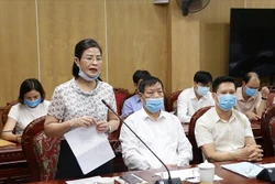 Bà Phạm Thị Hằng, Giám đốc Sở Giáo dục và Đào tạo Thanh Hóa báo cáo với Đoàn công tác chuẩn bị cho kỳ thi THPT Quốc gia năm 2020 tại Thanh Hóa. Ảnh TTXN phát