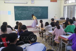 Trường Trung học phổ thông huyện Sìn Hồ (Lai Châu) gấp rút bổ sung kiến thức cho các em học sinh, trong đó tập trung vào các môn Toán, Văn, Tiếng Anh. Ảnh: Việt Hoàng-TTXVN