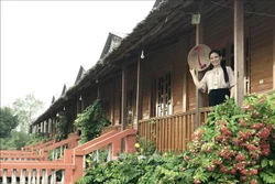 Du khách tham quan tại điểm du lịch Phương Thảo Homestay, xã An Bình, huyện Long Hồ. Ảnh: Lê Thúy Hằng - TTXVN