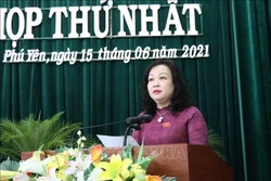 Bà Cao Thị Hòa An, Phó Bí Thư Thường trực Tỉnh ủy tái đắc cử Chủ tịch Hội đồng nhân dân tỉnh Phú Yên khóa VIII. Ảnh: Phạm Cường-TTXVN 