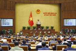 Phó Thủ tướng Chính phủ nhiệm kỳ 2016-2021 Phạm Bình Minh trình bày Báo cáo về đánh giá kết quả thực hiện kế hoạch phát triển kinh tế - xã hội, ngân sách nhà nước 6 tháng đầu năm và các giải pháp thực hiện kế hoạch phát triển kinh tế - xã hội, ngân sách n
