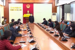 Ban Chỉ đạo phòng chống dịch COVID-19 thành phố Hạ Long họp khẩn trong đêm 2/2. Ảnh: TTXVN phát