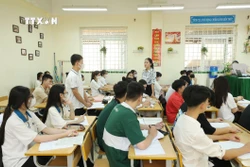 Giờ ôn tập môn Văn của học sinh Lớp 9. Ảnh: Anh Tuấn – TTXVN