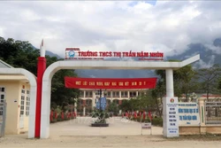 Trường THCS Thị trấn huyện Nậm Nhùn (Lai Châu) nơi có mô hình đưa học sinh dân tộc Mảng từ các bản, xã về học. Ảnh: Quý Trung - TTXVN